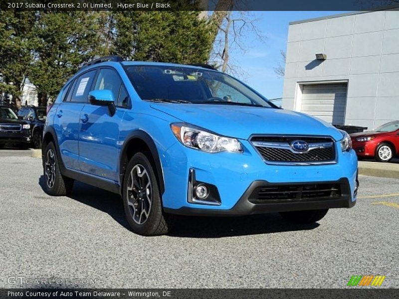 Front 3/4 View of 2017 Crosstrek 2.0i Limited