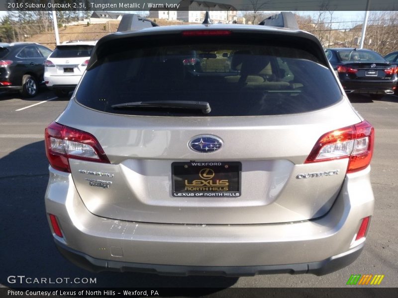 Tungsten Metallic / Warm Ivory 2016 Subaru Outback 2.5i