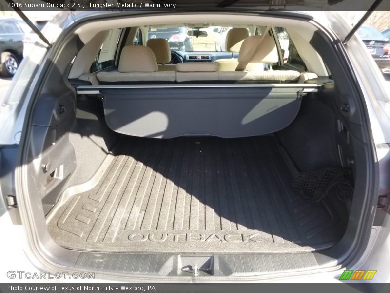 Tungsten Metallic / Warm Ivory 2016 Subaru Outback 2.5i