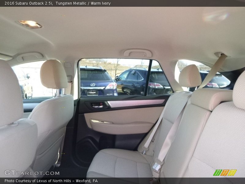 Tungsten Metallic / Warm Ivory 2016 Subaru Outback 2.5i