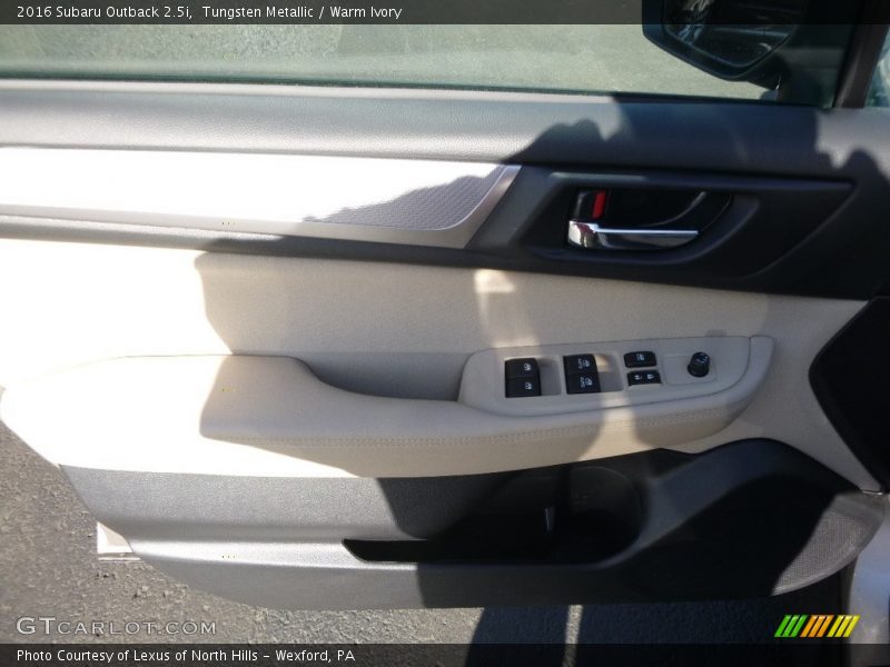 Tungsten Metallic / Warm Ivory 2016 Subaru Outback 2.5i