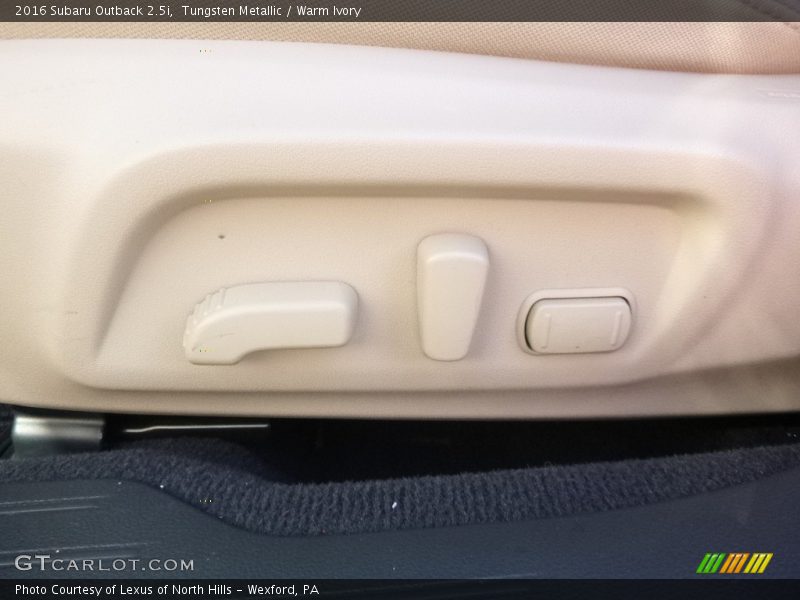 Tungsten Metallic / Warm Ivory 2016 Subaru Outback 2.5i