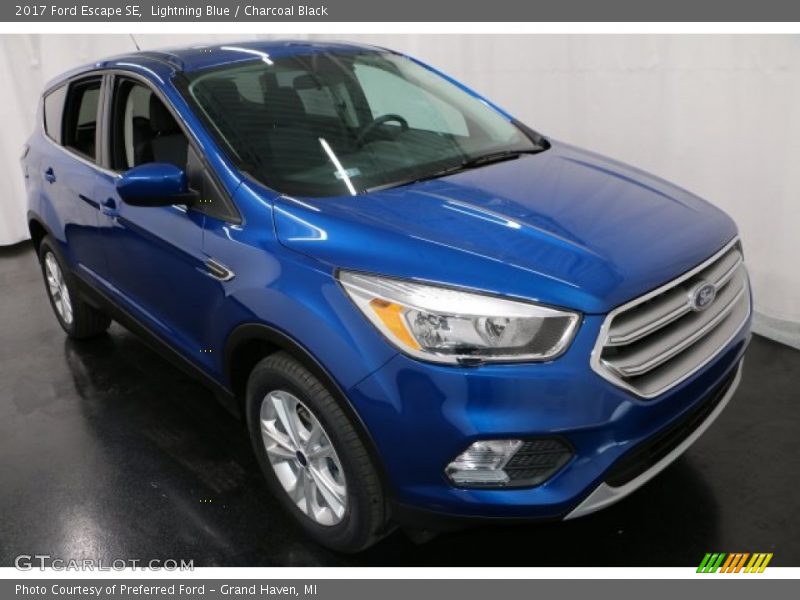 Lightning Blue / Charcoal Black 2017 Ford Escape SE