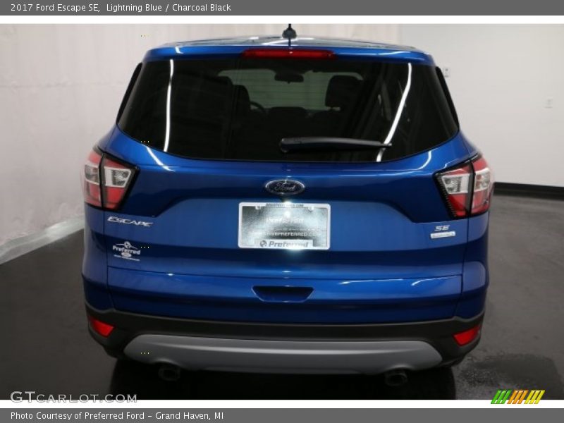 Lightning Blue / Charcoal Black 2017 Ford Escape SE