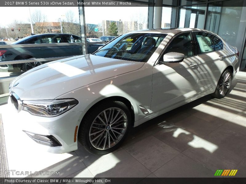 Mineral White Metallic / Mocha 2017 BMW 5 Series 530i xDrive Sedan