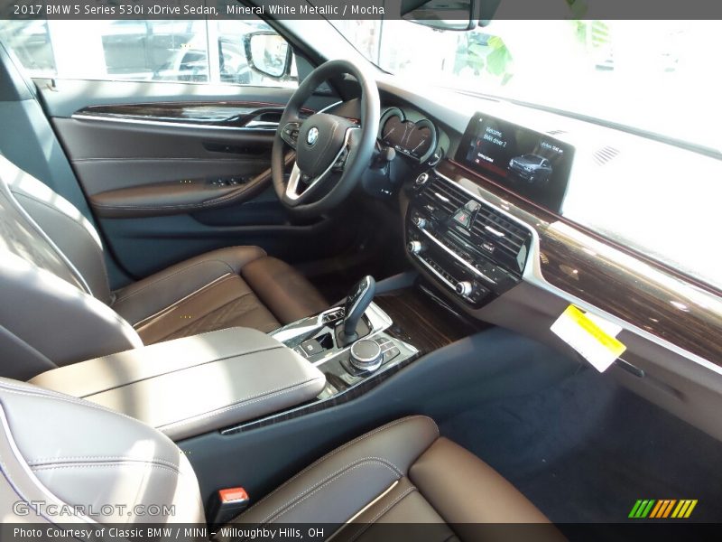 Mineral White Metallic / Mocha 2017 BMW 5 Series 530i xDrive Sedan