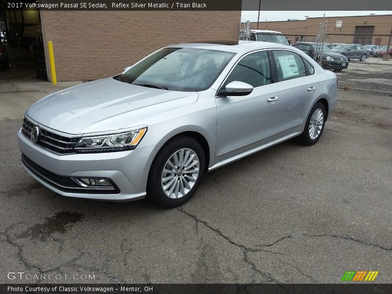 Front 3/4 View of 2017 Passat SE Sedan