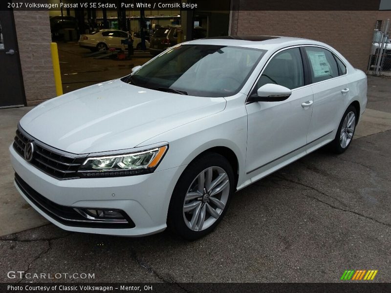 Front 3/4 View of 2017 Passat V6 SE Sedan