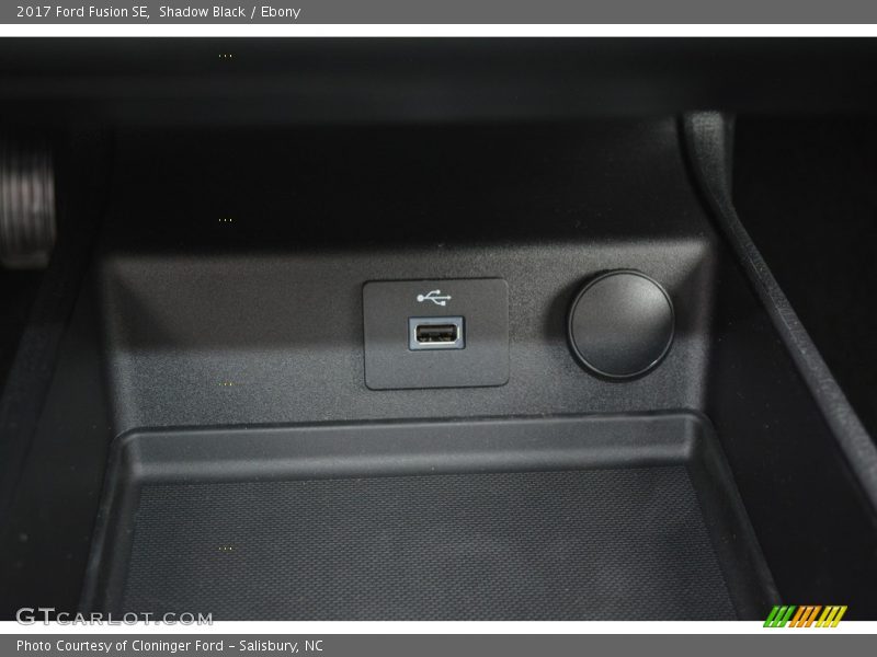 Shadow Black / Ebony 2017 Ford Fusion SE