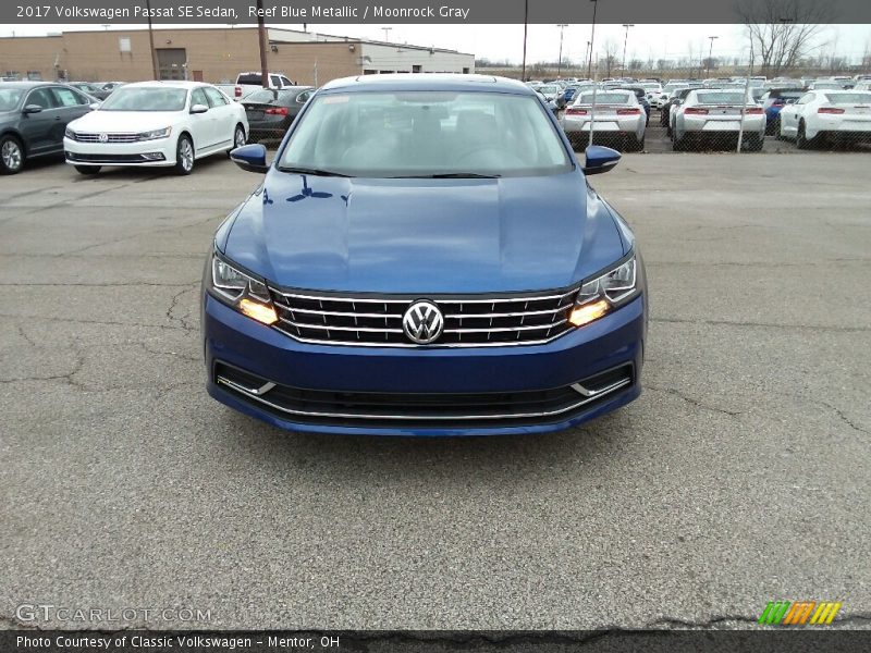 Reef Blue Metallic / Moonrock Gray 2017 Volkswagen Passat SE Sedan