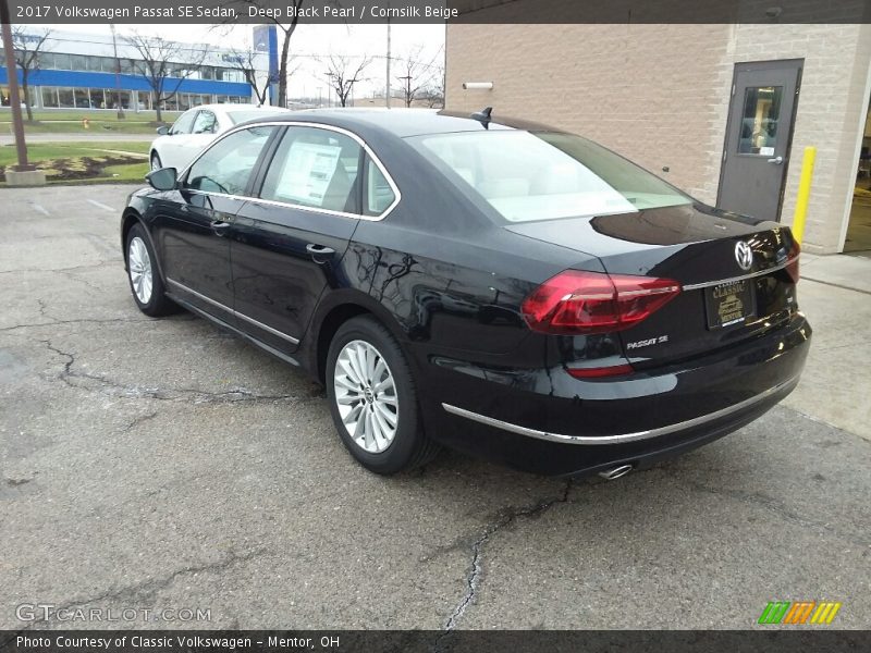 Deep Black Pearl / Cornsilk Beige 2017 Volkswagen Passat SE Sedan