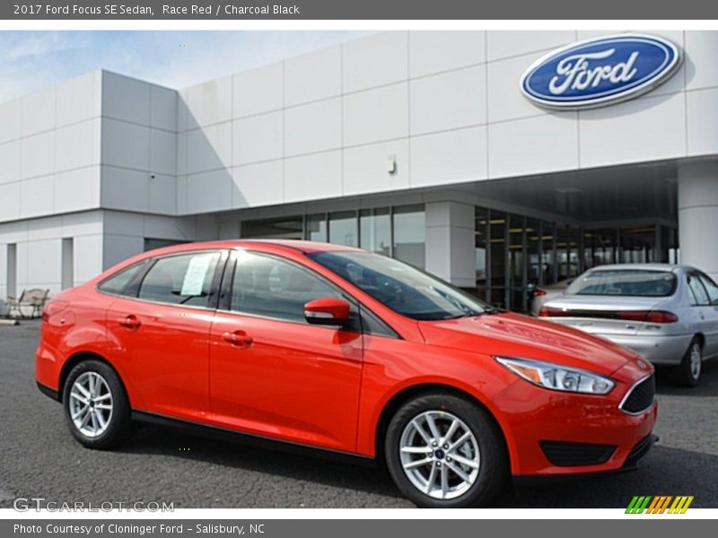 Front 3/4 View of 2017 Focus SE Sedan
