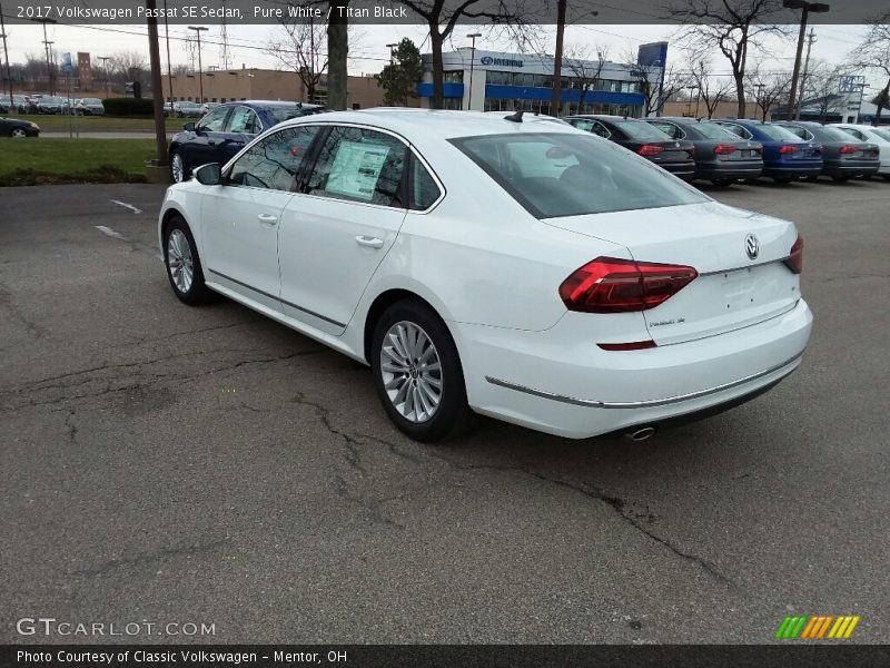 Pure White / Titan Black 2017 Volkswagen Passat SE Sedan