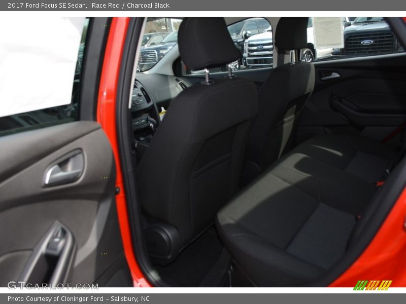 Race Red / Charcoal Black 2017 Ford Focus SE Sedan