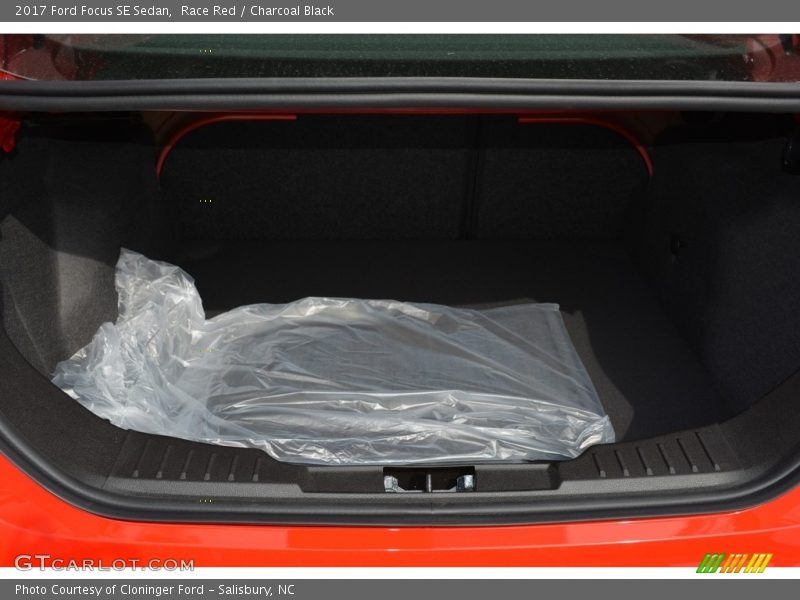 Race Red / Charcoal Black 2017 Ford Focus SE Sedan