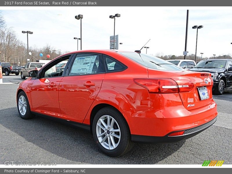 Race Red / Charcoal Black 2017 Ford Focus SE Sedan