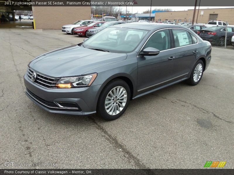 Front 3/4 View of 2017 Passat SE Sedan