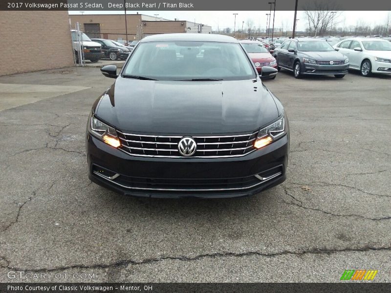 Deep Black Pearl / Titan Black 2017 Volkswagen Passat S Sedan
