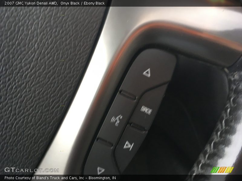 Onyx Black / Ebony Black 2007 GMC Yukon Denali AWD