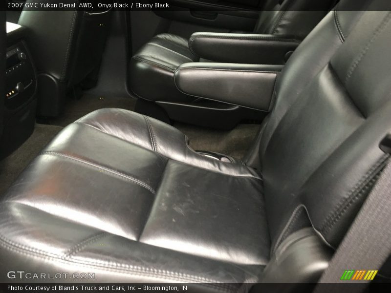 Onyx Black / Ebony Black 2007 GMC Yukon Denali AWD