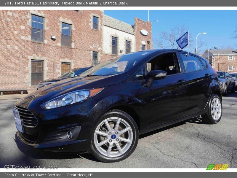 Front 3/4 View of 2015 Fiesta SE Hatchback