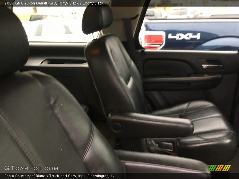 Onyx Black / Ebony Black 2007 GMC Yukon Denali AWD