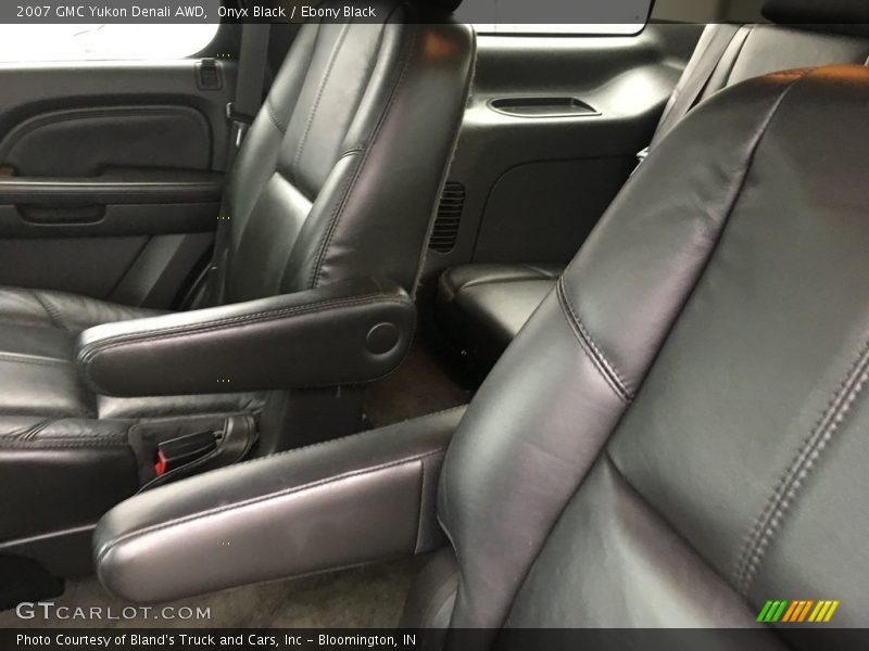 Onyx Black / Ebony Black 2007 GMC Yukon Denali AWD
