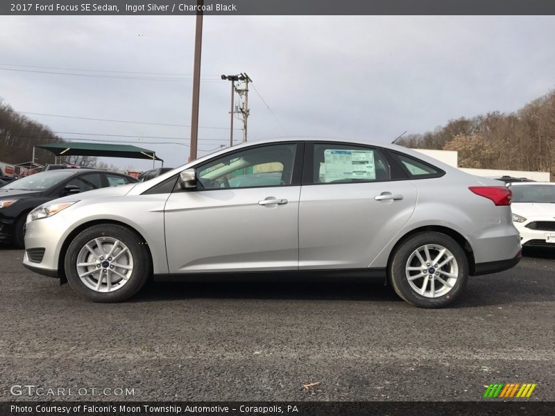 Ingot Silver / Charcoal Black 2017 Ford Focus SE Sedan