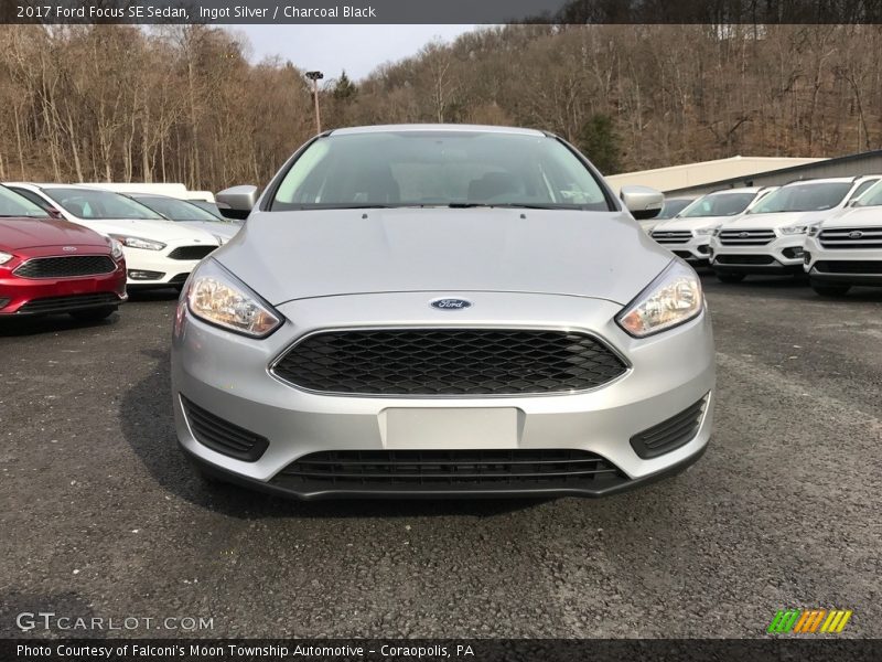 Ingot Silver / Charcoal Black 2017 Ford Focus SE Sedan