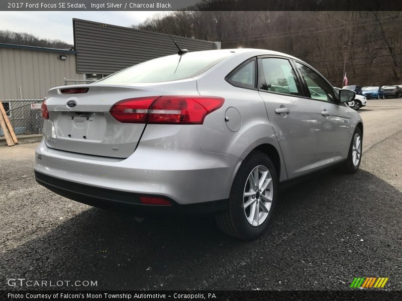 Ingot Silver / Charcoal Black 2017 Ford Focus SE Sedan