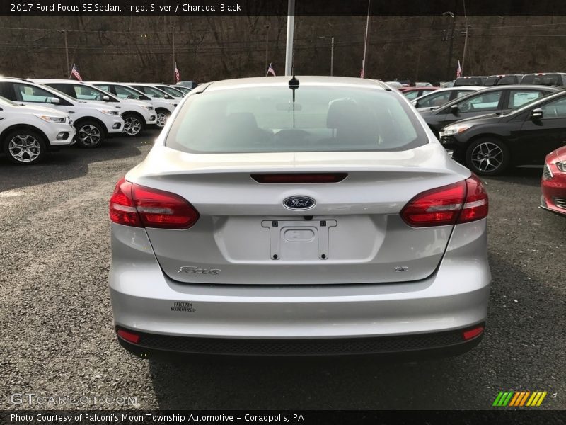 Ingot Silver / Charcoal Black 2017 Ford Focus SE Sedan