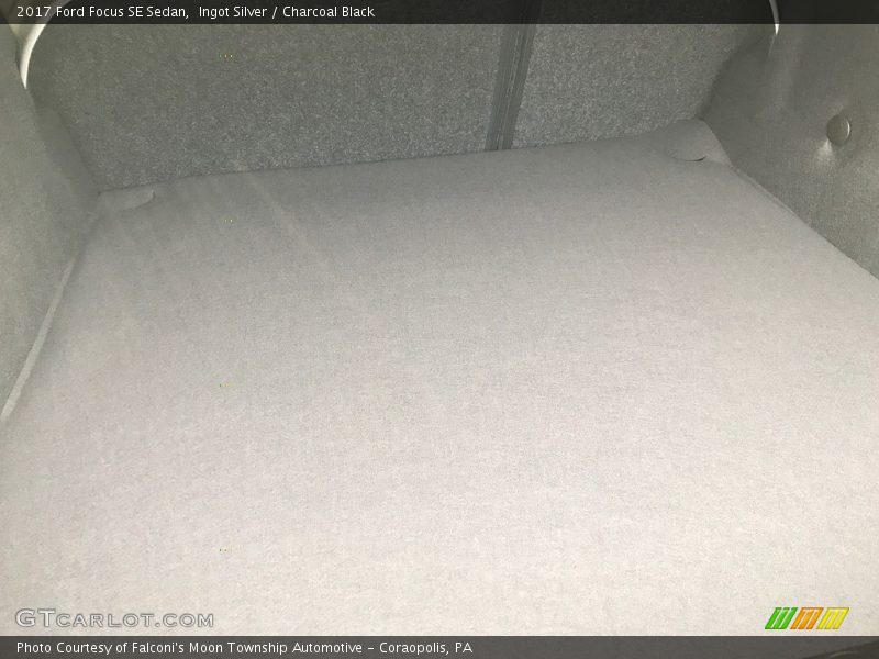 Ingot Silver / Charcoal Black 2017 Ford Focus SE Sedan