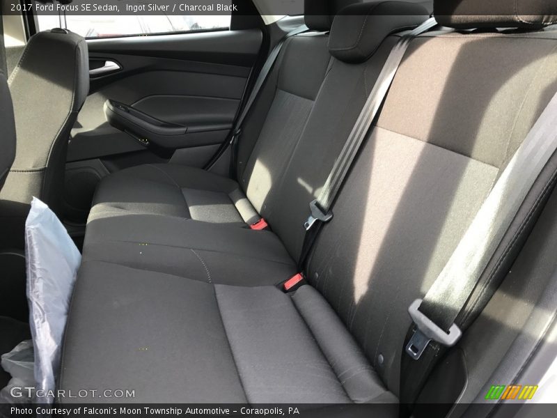 Ingot Silver / Charcoal Black 2017 Ford Focus SE Sedan