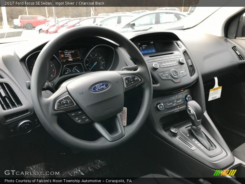 Ingot Silver / Charcoal Black 2017 Ford Focus SE Sedan