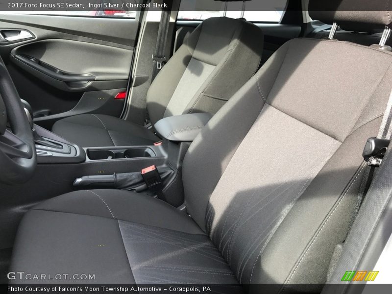 Ingot Silver / Charcoal Black 2017 Ford Focus SE Sedan