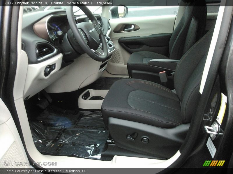 Granite Crystal Metallic / Black/Alloy 2017 Chrysler Pacifica LX