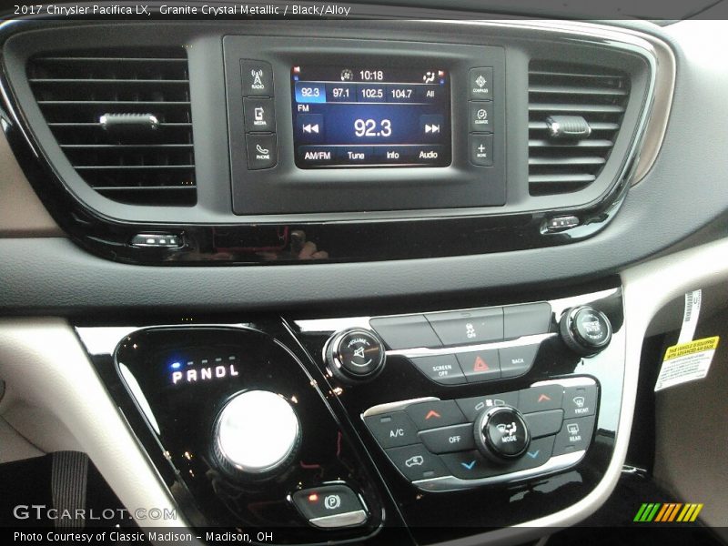 Granite Crystal Metallic / Black/Alloy 2017 Chrysler Pacifica LX