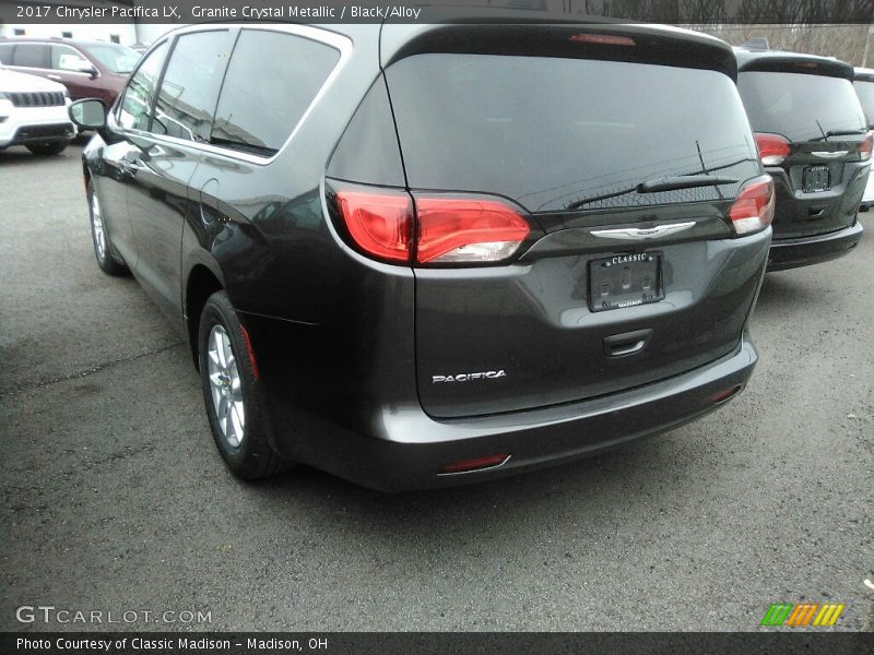 Granite Crystal Metallic / Black/Alloy 2017 Chrysler Pacifica LX