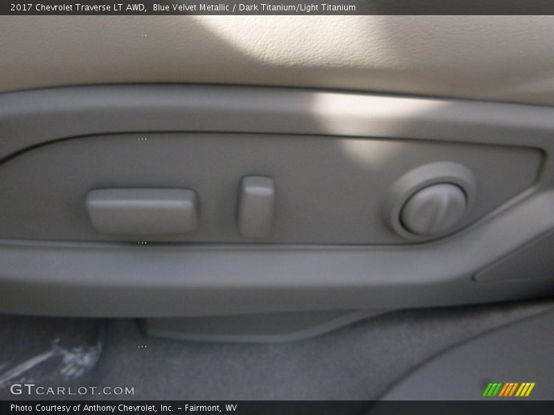 Blue Velvet Metallic / Dark Titanium/Light Titanium 2017 Chevrolet Traverse LT AWD