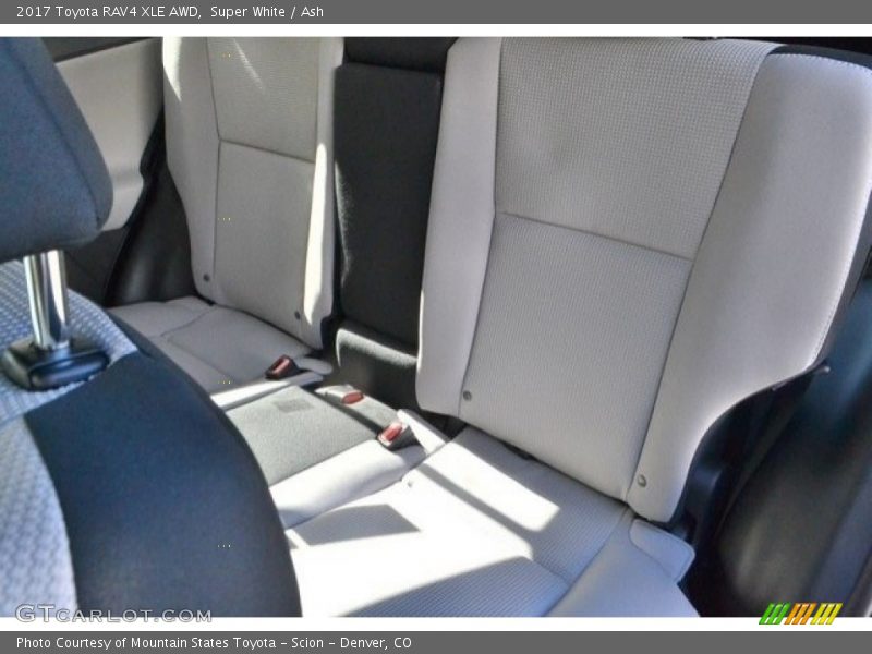 Super White / Ash 2017 Toyota RAV4 XLE AWD