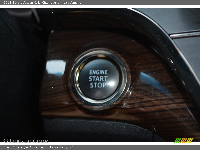 Champagne Mica / Almond 2013 Toyota Avalon XLE