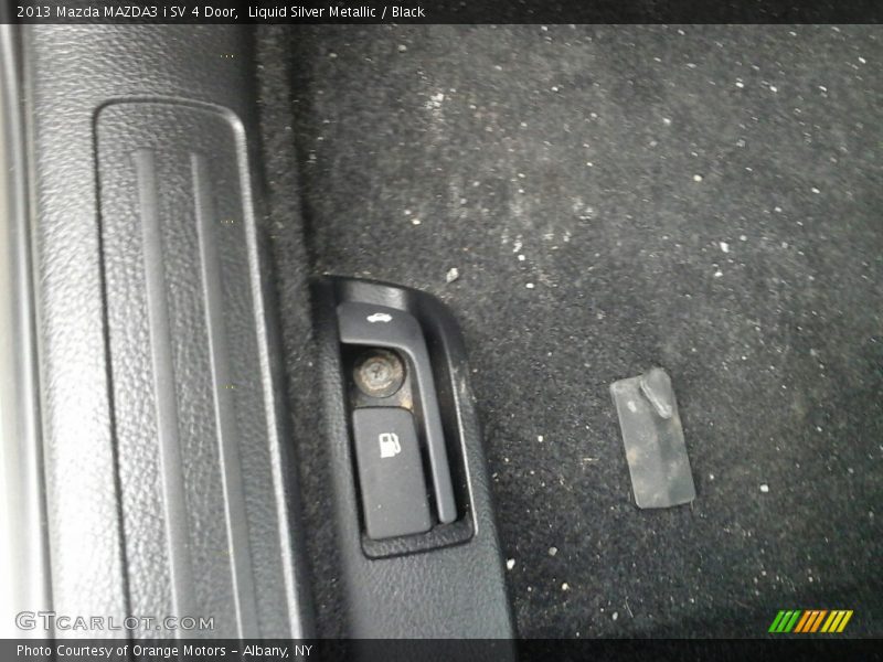 Liquid Silver Metallic / Black 2013 Mazda MAZDA3 i SV 4 Door