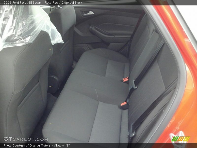 Race Red / Charcoal Black 2016 Ford Focus SE Sedan