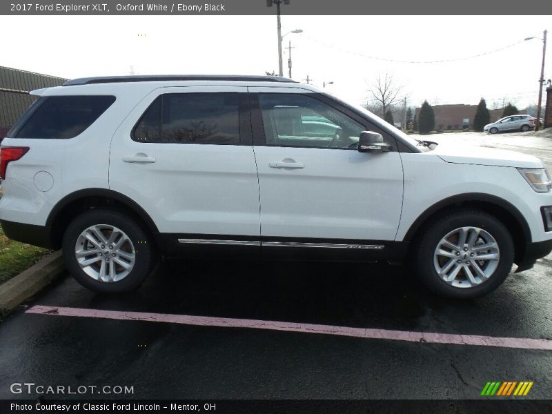 Oxford White / Ebony Black 2017 Ford Explorer XLT