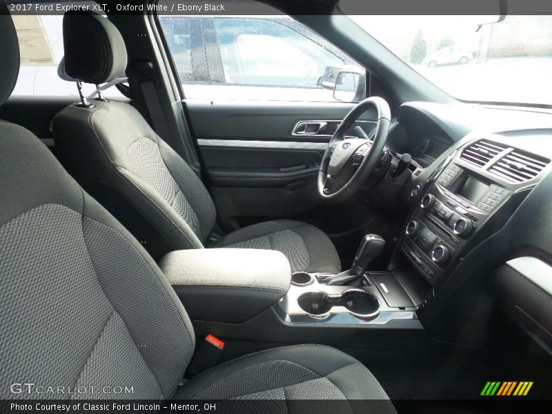 Oxford White / Ebony Black 2017 Ford Explorer XLT