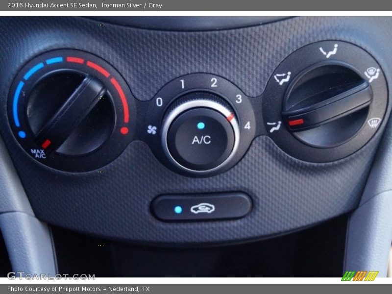 Ironman Silver / Gray 2016 Hyundai Accent SE Sedan