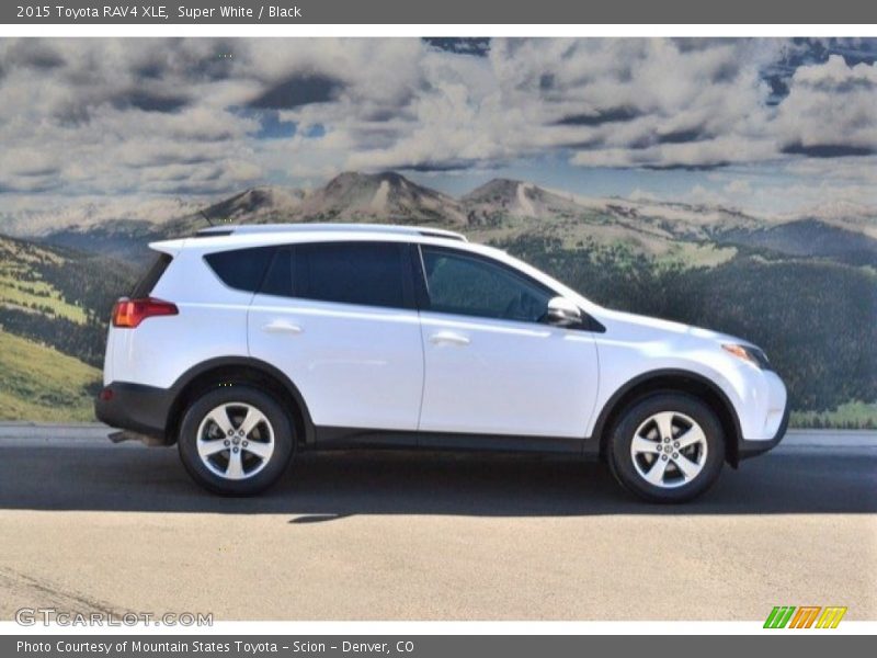 Super White / Black 2015 Toyota RAV4 XLE