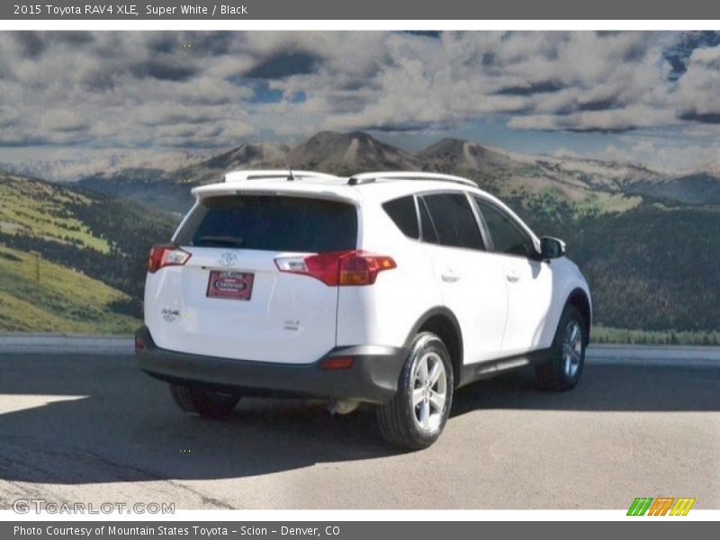 Super White / Black 2015 Toyota RAV4 XLE