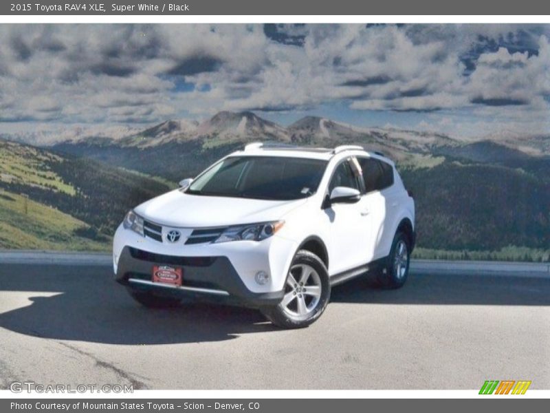 Super White / Black 2015 Toyota RAV4 XLE