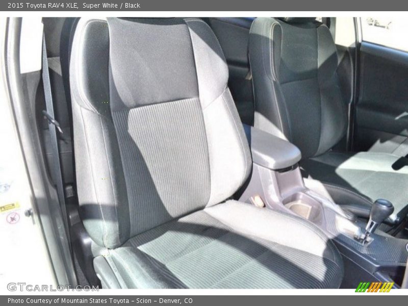 Super White / Black 2015 Toyota RAV4 XLE